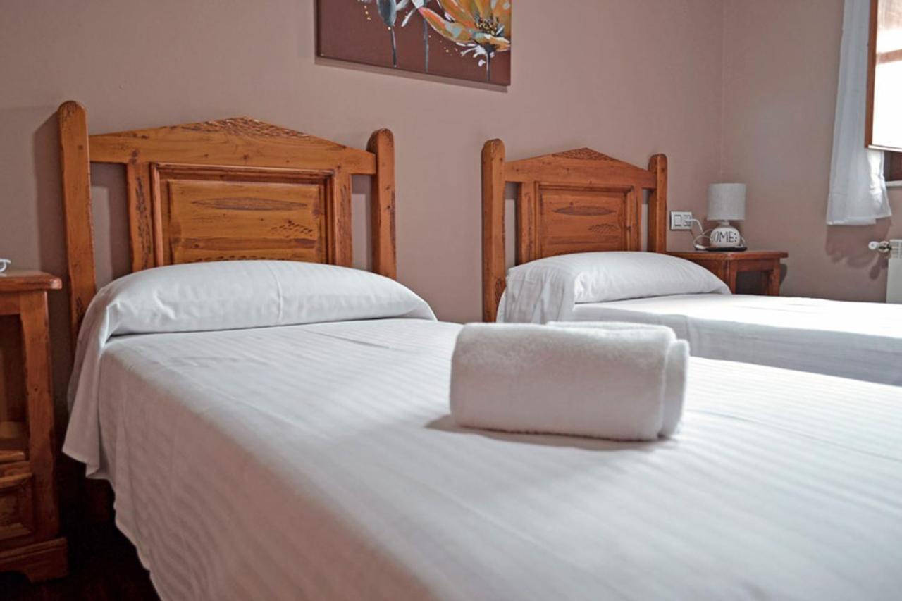 Hotel Rural La Casa De Irene Lubián Eksteriør billede