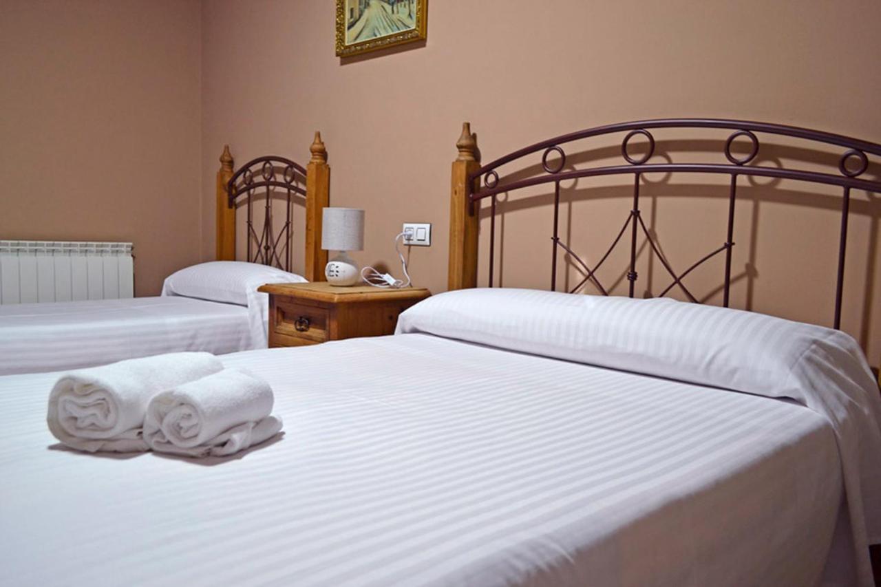 Hotel Rural La Casa De Irene Lubián Eksteriør billede